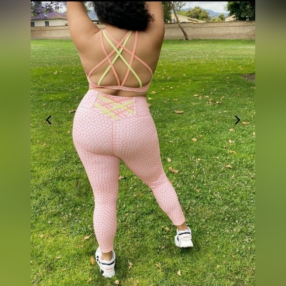 Fabletics Workout Set - Picture 12 of 12